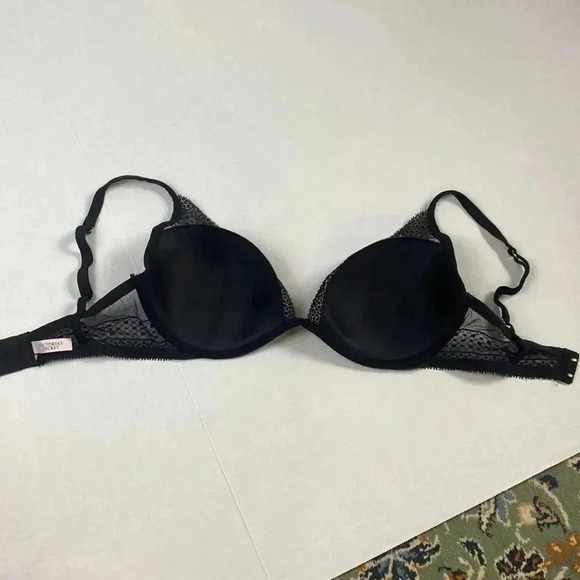 Incredible Victoria Secrets Plunge Bra - Picture 4 of 8